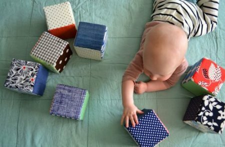Развивающие игрушки для новорожденных. Развивающие кубики – мастер-класс
