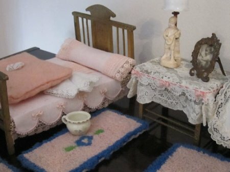 Спальни для кукольного домика – галерея идей интерьеров спален